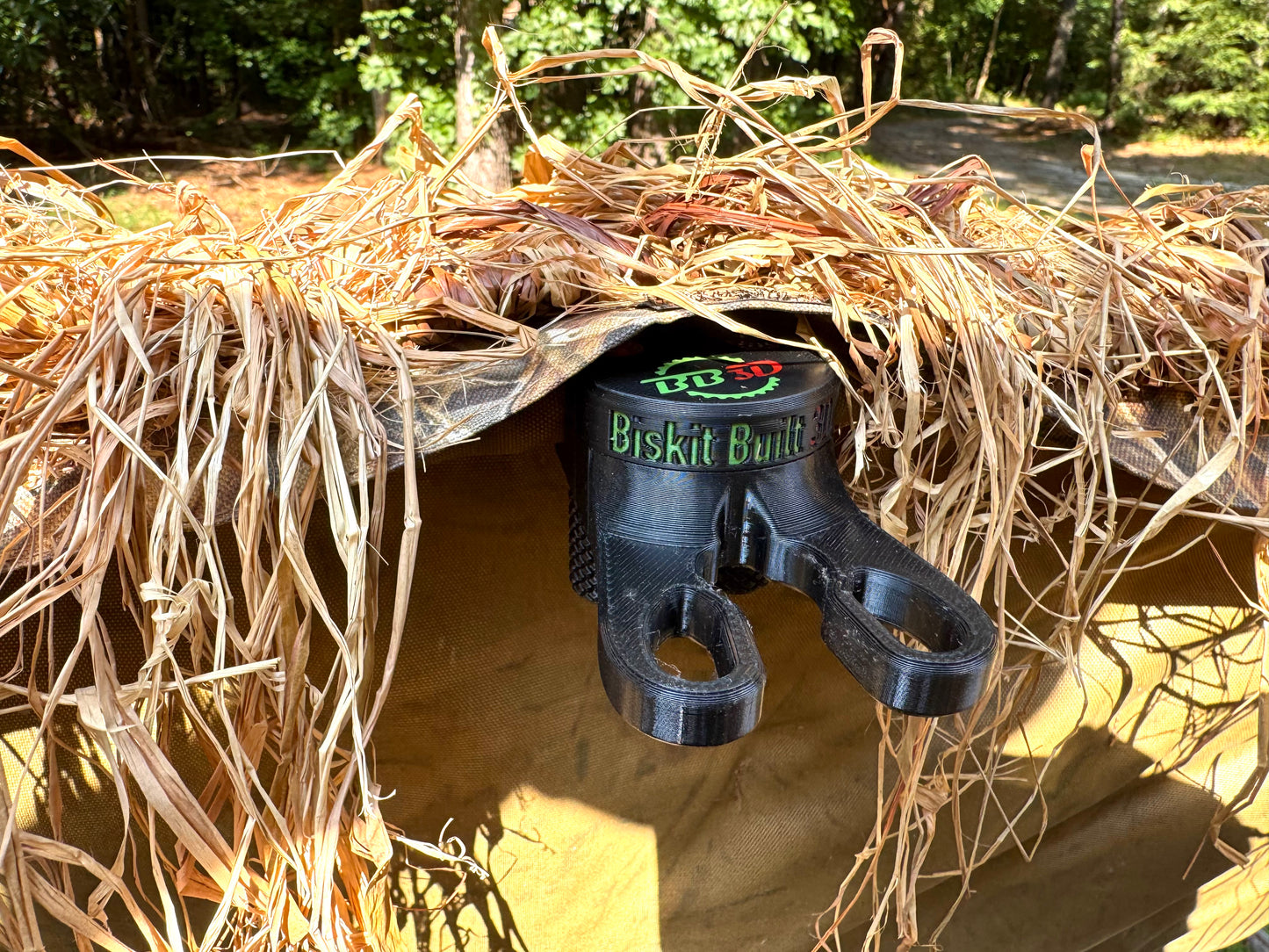 BarrelBiter – Clamp-On Shotgun Holder for Beavertail Boat Blinds