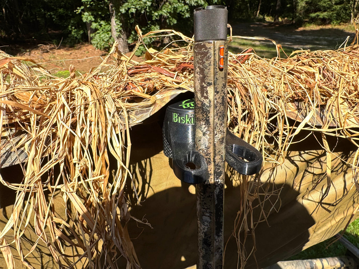 BarrelBiter – Clamp-On Shotgun Holder for Beavertail Boat Blinds